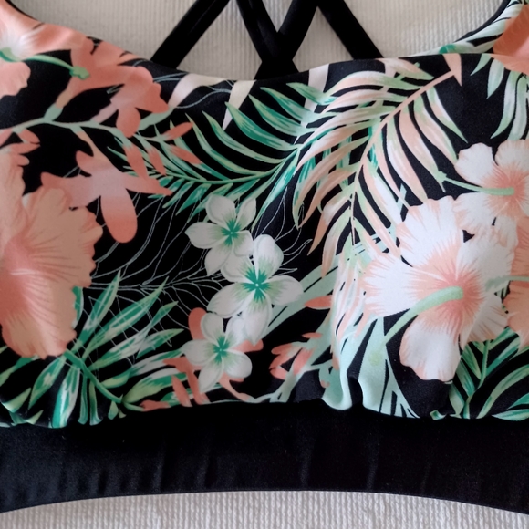 VENUS Sport Bikini Top, size 4 - Picture 4 of 15